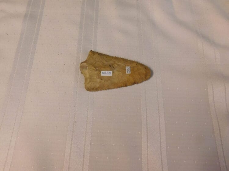 Bascom type arrowhead, Fl. Chert | Fossils & Artifacts for Sale | Paleo Enterprises | Fossils & Artifacts for Sale